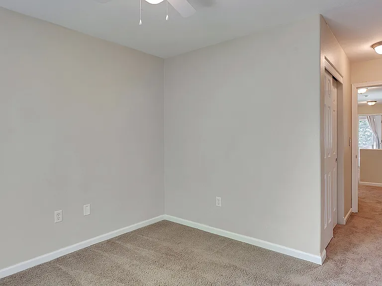 9817 N Clarendon Ave — Photo 15