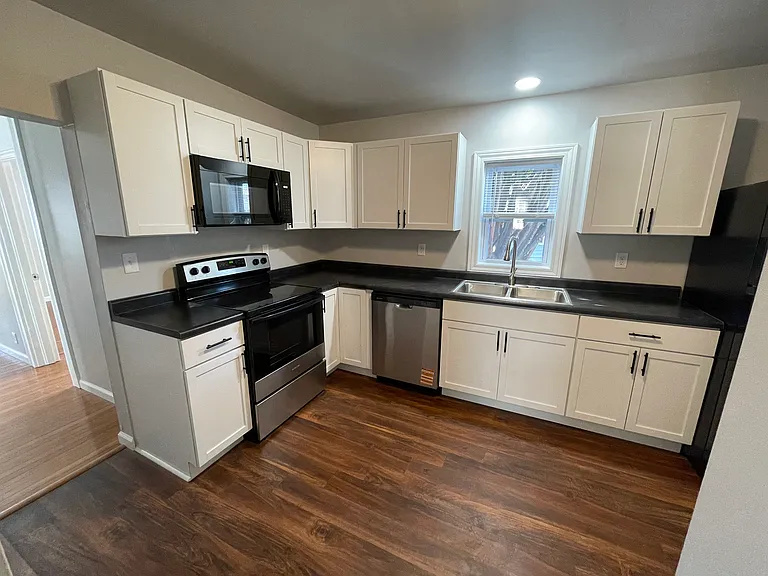 819 S 19th St — Photo 4