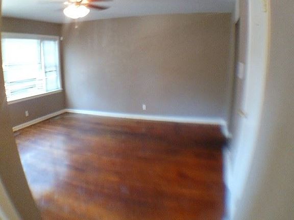 5th image of 1320 E 83rd Ter