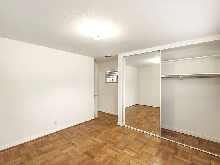 889 Embarcadero Rd — Photo 9