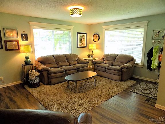 2nd image of 1296 NE Loper Ave