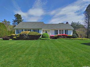 264 Shade Tree Ln, Riverhead, NY 11901