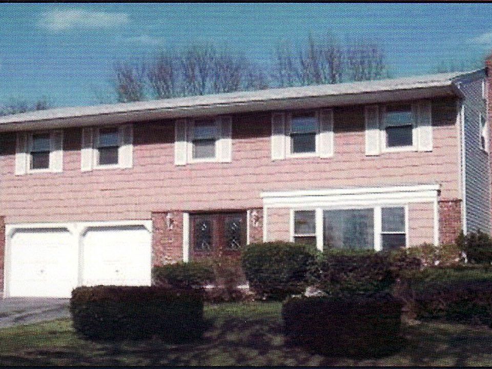 1st image of 15 Lucille Dr