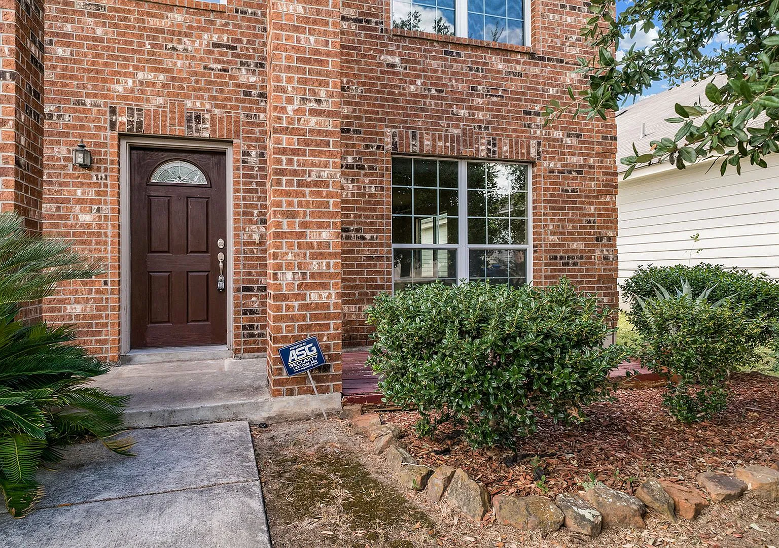 4 Bedroom/2.5 Bath Rolling Meadows Subdivision — Photo 3