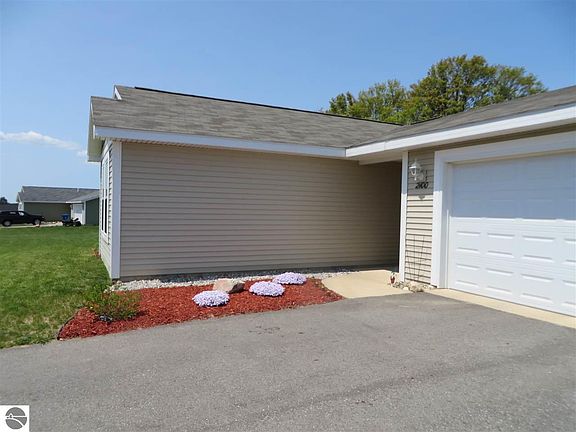 3rd image of 2100 Pebblebrook Dr