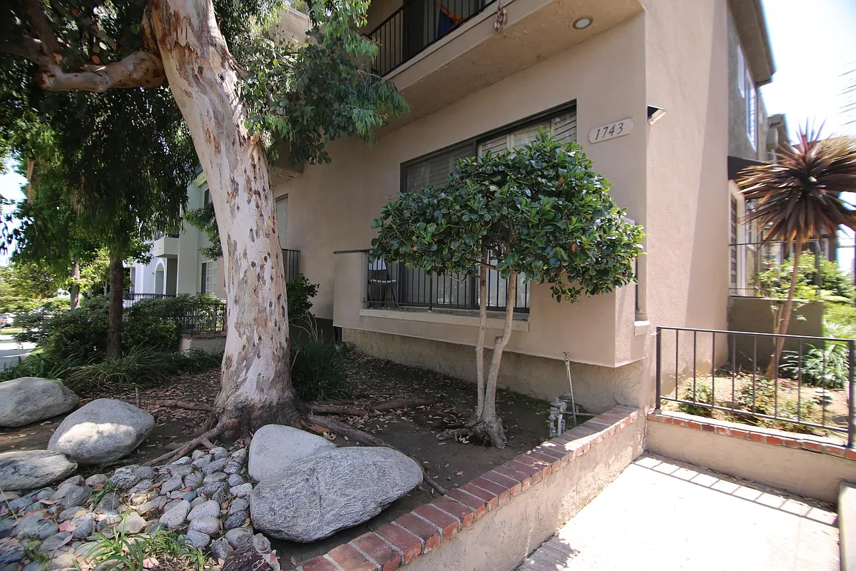 Building Photo - 1743 Glendon Ave #103