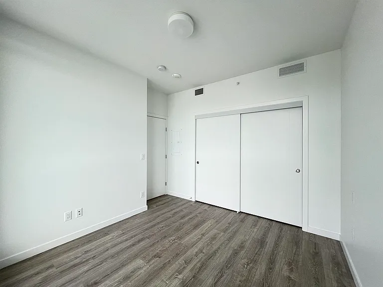 680 Quayside Dr #802 — Photo 16