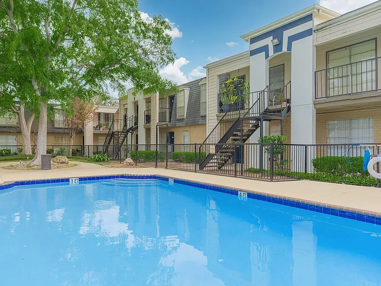 Galleria Flats Apartments — Photo 16