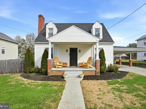 27 W 12th St, Front Royal, VA 22630