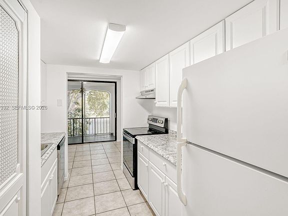 5th image of 3760 Inverrary Dr APT 2L