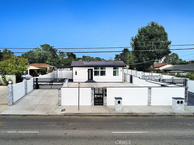 13310 1/2 Glenoaks Blvd — Photo 5