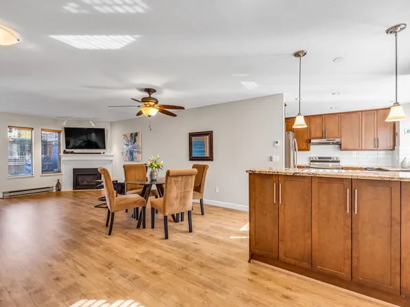 245 W 15th St #103, North Vancouver, BC V7M 1S3