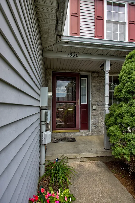 3 bed, 2.5 bath, 1426 sqft, $1,895 — Photo 3