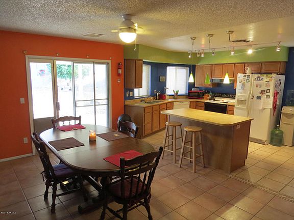 3rd image of 2625 E Hillery Dr