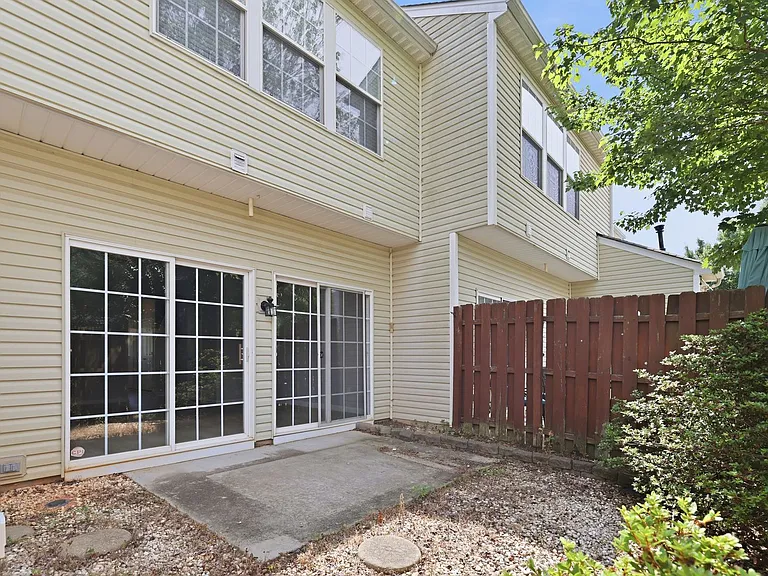3221 Mannington Dr — Photo 24