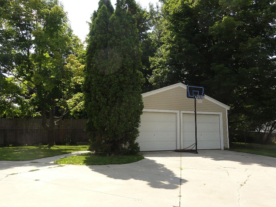 2nd image of 5909 Crestmoor Dr SE #5911
