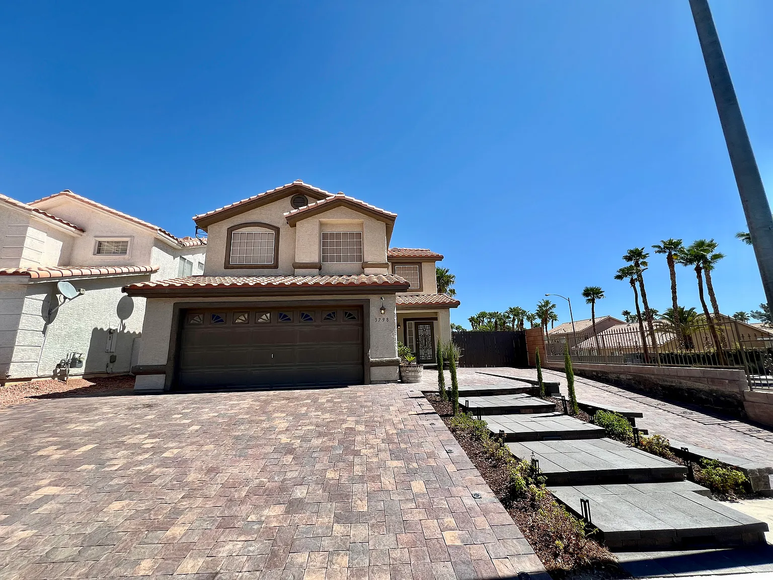 4 bed, 2.5 bath, 1955 sqft, $2,795 — Photo 1