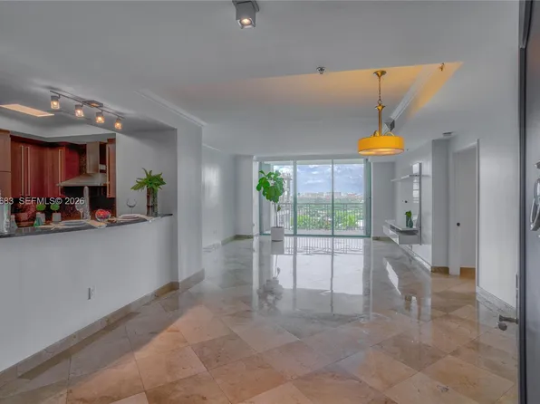 3400 SW 27th Ave APT 906, Miami, FL 33133