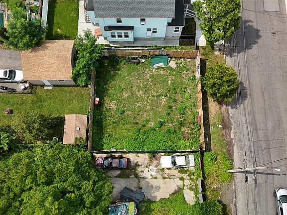 4th image of 829 Dean Avenue