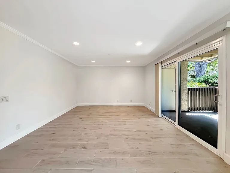 8503 Villa La Jolla Dr #J — Photo 5