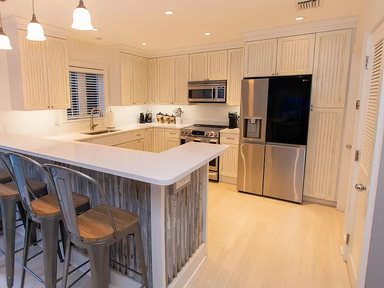 814 Ashe St — Photo 12