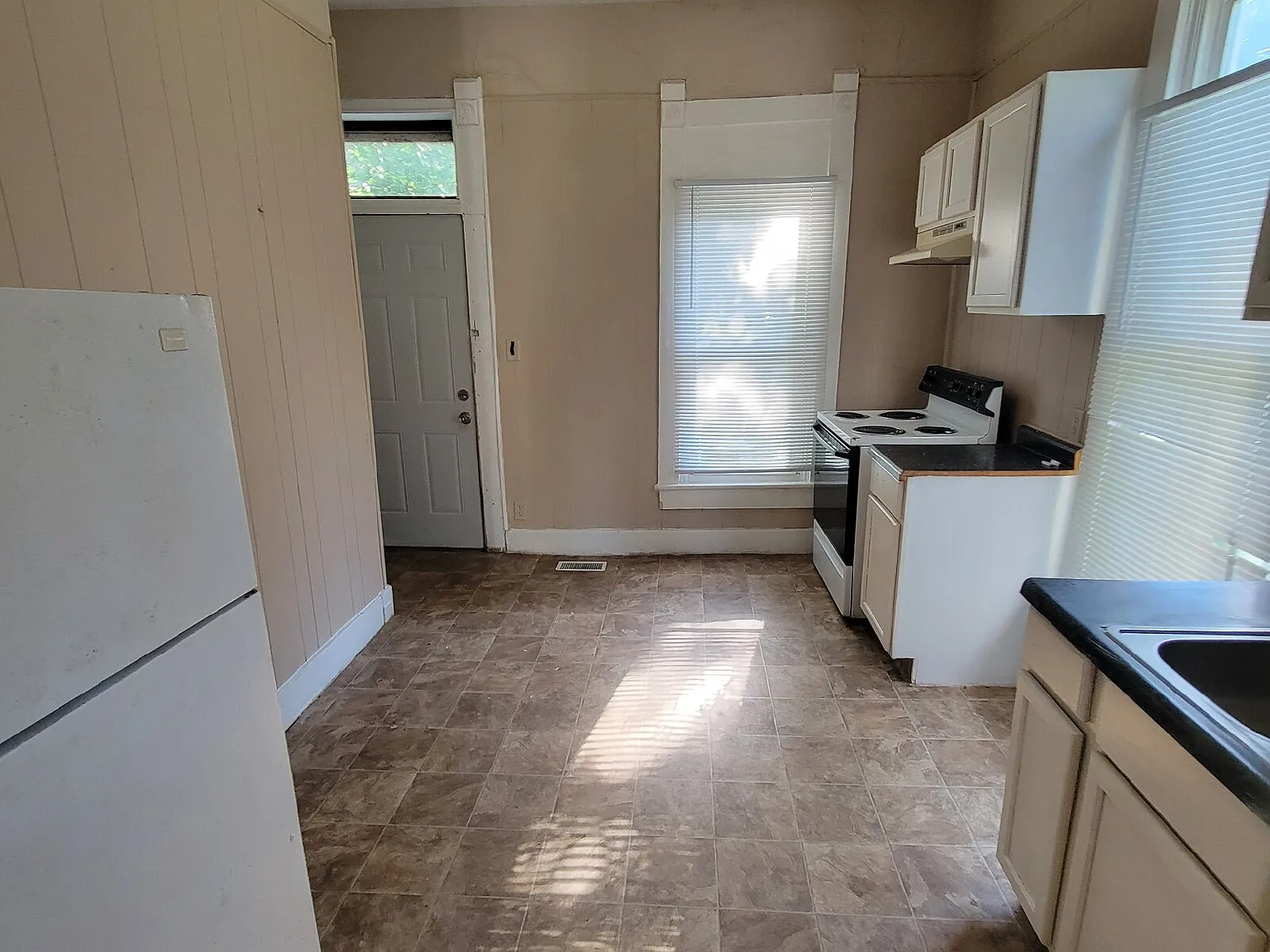3 bed, $925 — Photo 4