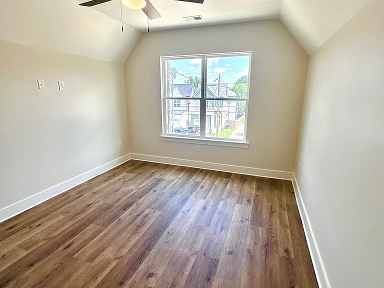 615 Waco Dr #B — Photo 35