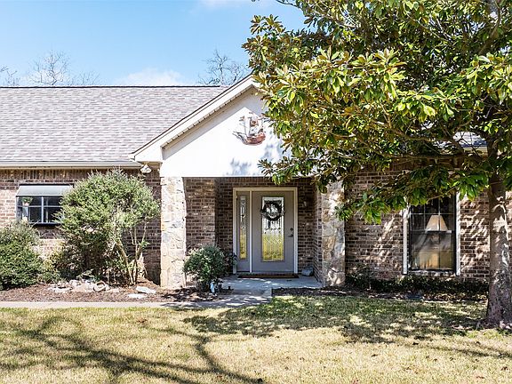 3rd image of 101 E Beverly Dr