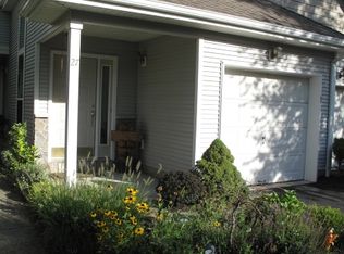 27 Eagles Nest Ln, Hamburg, NJ 07419