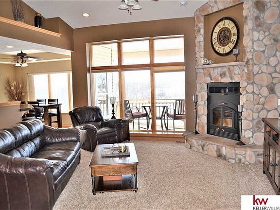 3rd image of 10190 Oakview Dr