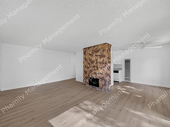 3rd image of 11575 Moorpark St APT 108