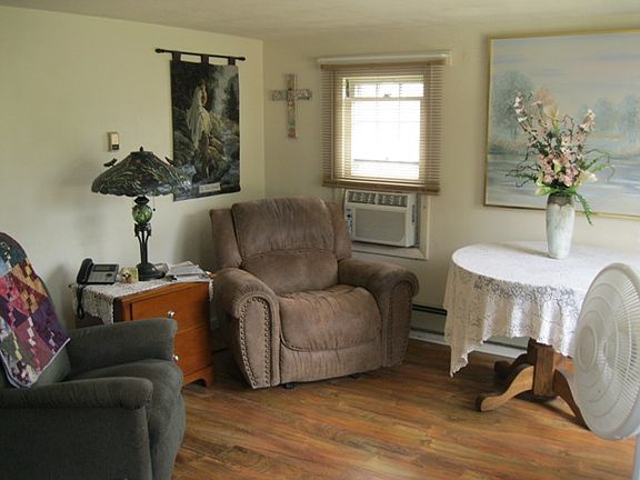 2nd image of 817 N Merriam Ave