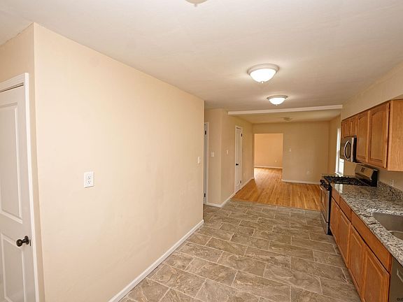 3rd image of 171 Sherman Ave