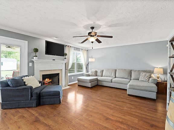 5th image of 3603 Fox Tail Dr