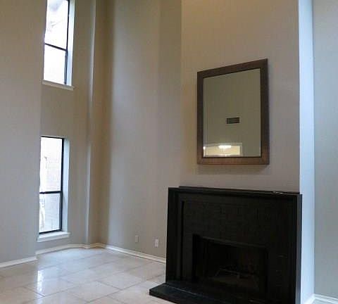 4th image of 5825 Hollytree Dr