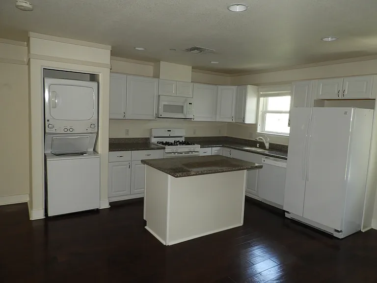 1327 G St — Photo 4