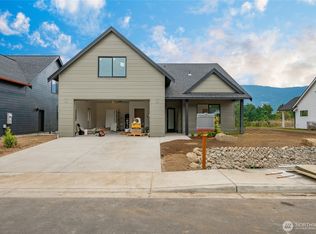 714 E 5th St, Nooksack, WA 98276