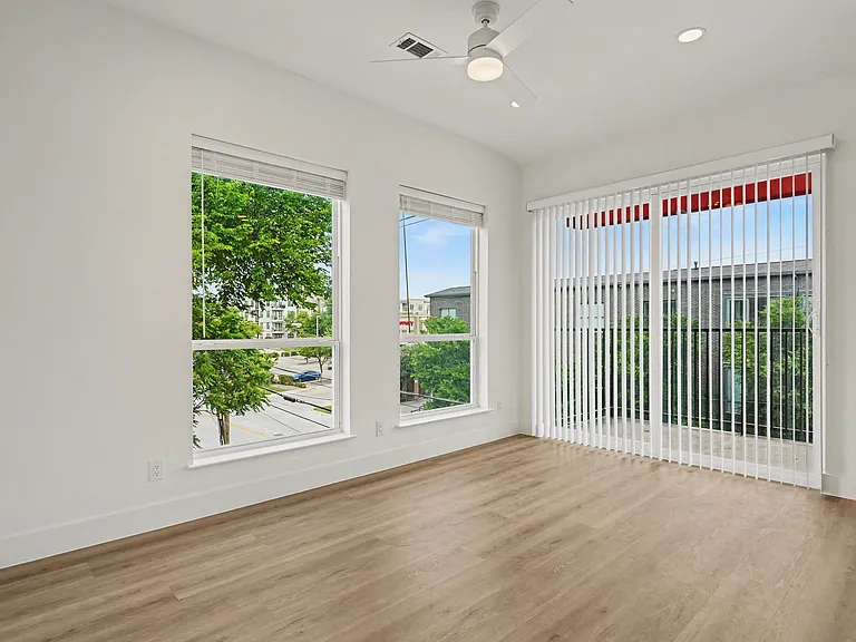 2217 N Fitzhugh Ave #302 — Photo 10