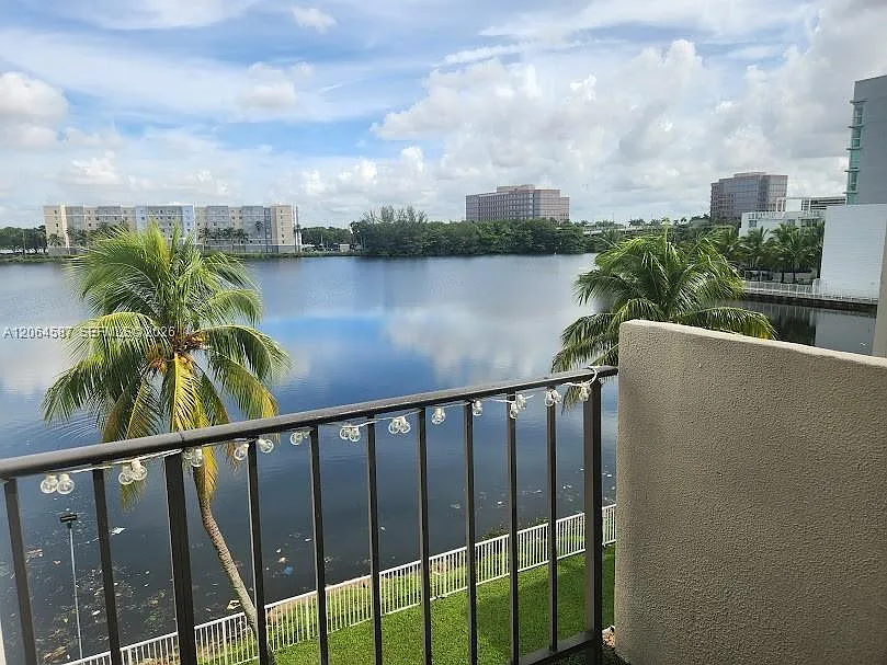 El Lago Condo — Photo 3