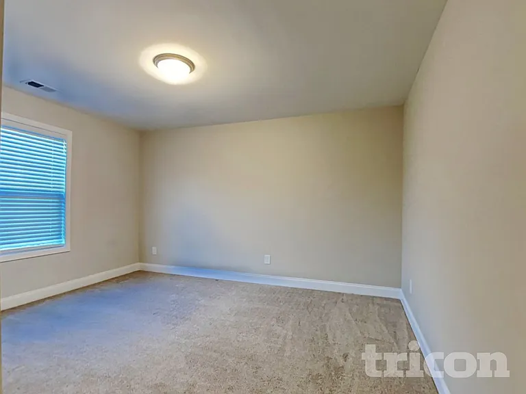 228 Hallmark Cir — Photo 11