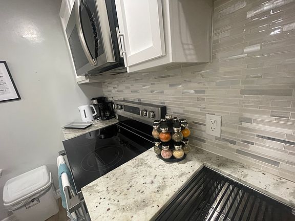 5th image of 15210 La Mancha Dr