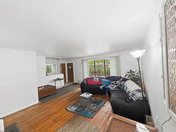 5th image of 22040 Cloverlawn St
