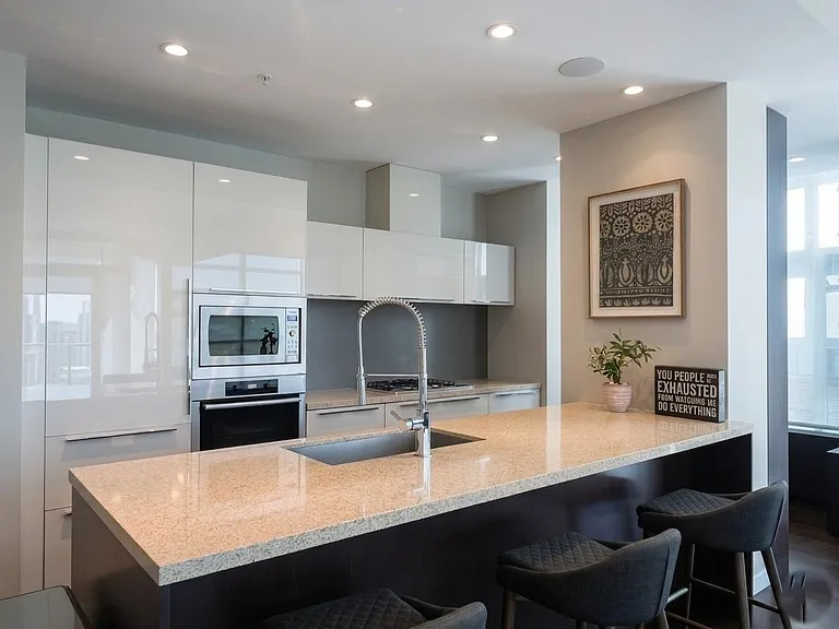1616 Columbia St #404 — Photo 8