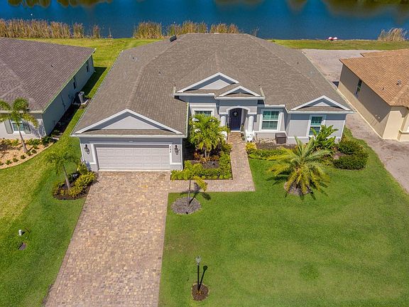 4th image of 393 SW Vista Lake Dr
