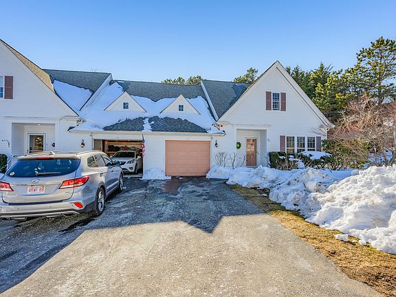 2nd image of 22 Stratford Ridge UNIT 22