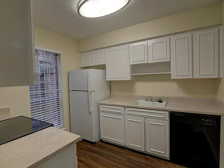 1211 Miramar St #1 — Photo 10