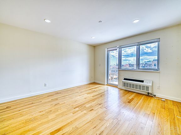 3rd image of 2315 Astoria Blvd APT 4A