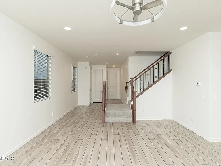 6018 W Hartford Ct — Photo 8