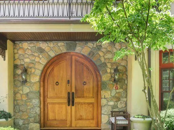 211 Orchard St, Cos Cob, CT 06807