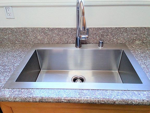 4th image of 140 N Berendo St APT 3